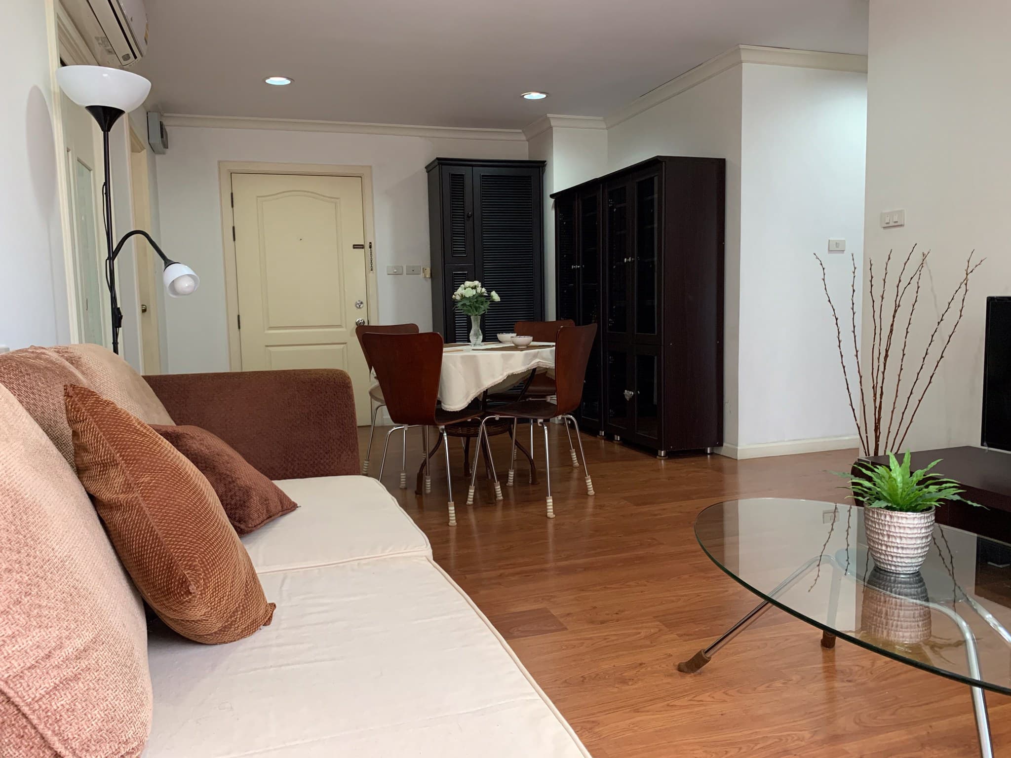 2026 – 112_living_room.jpg