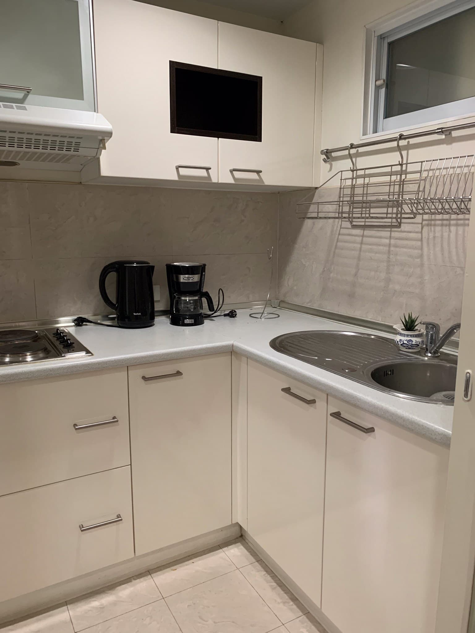 2026 – 405_kitchen.jpg