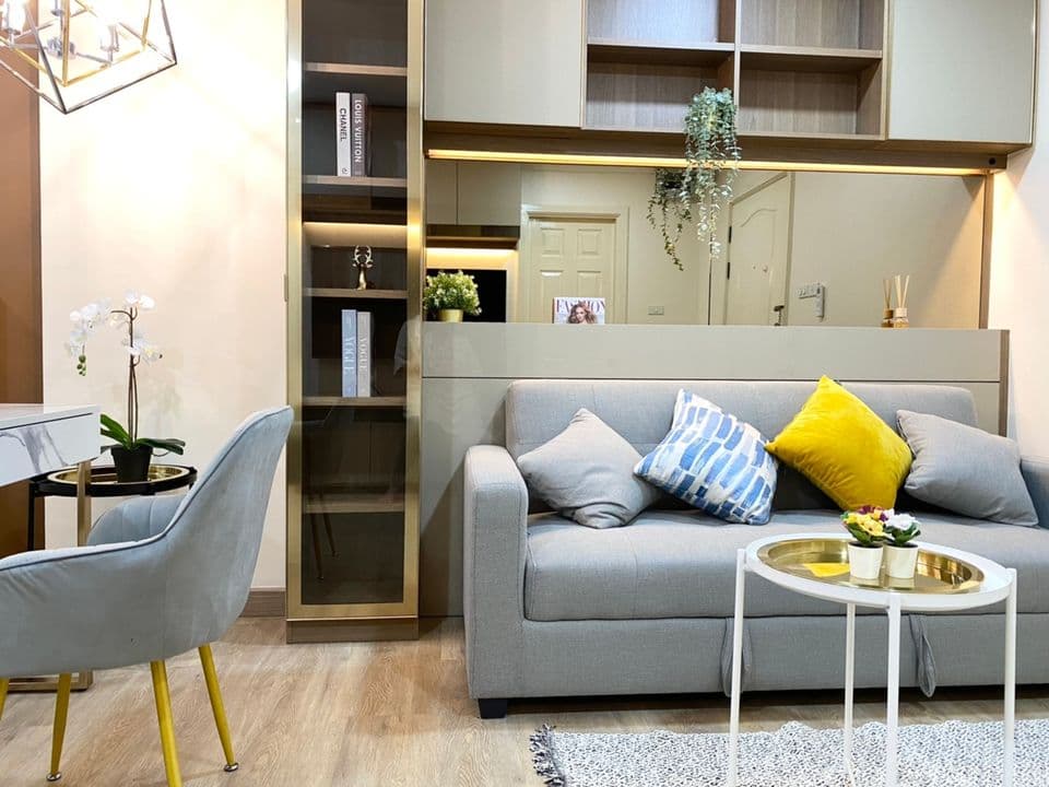 1708 – 143_living_room.jpg