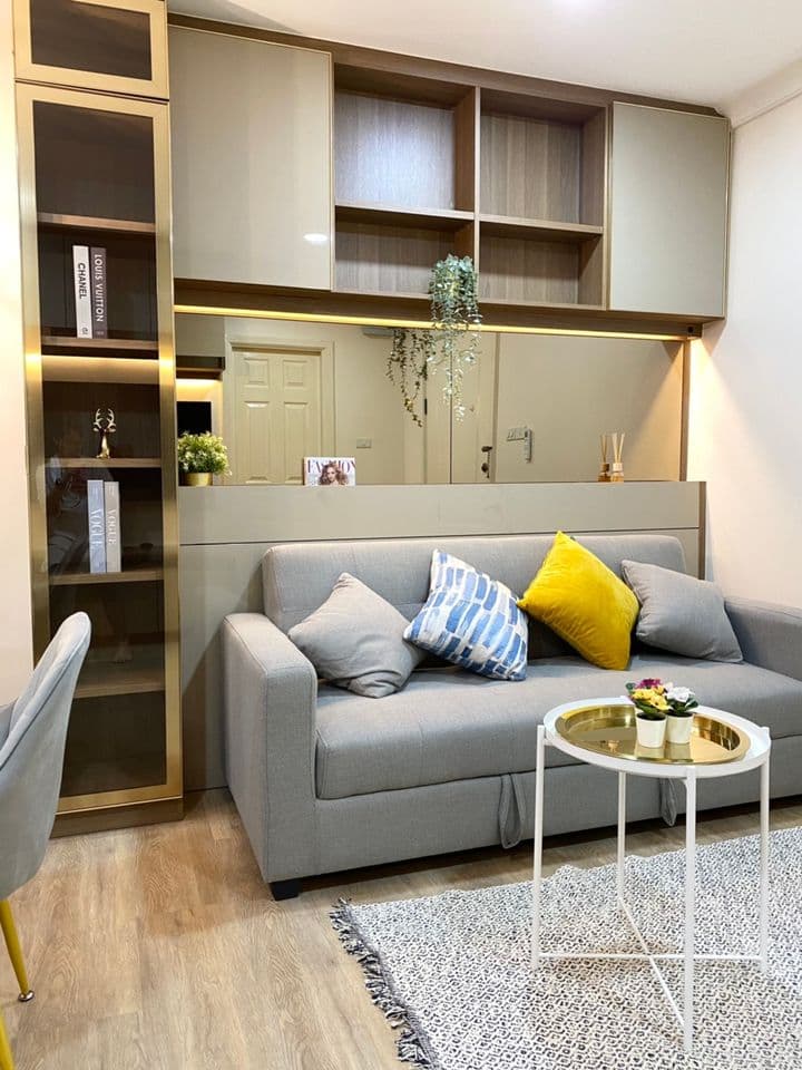 1708 – 151_living_room.jpg