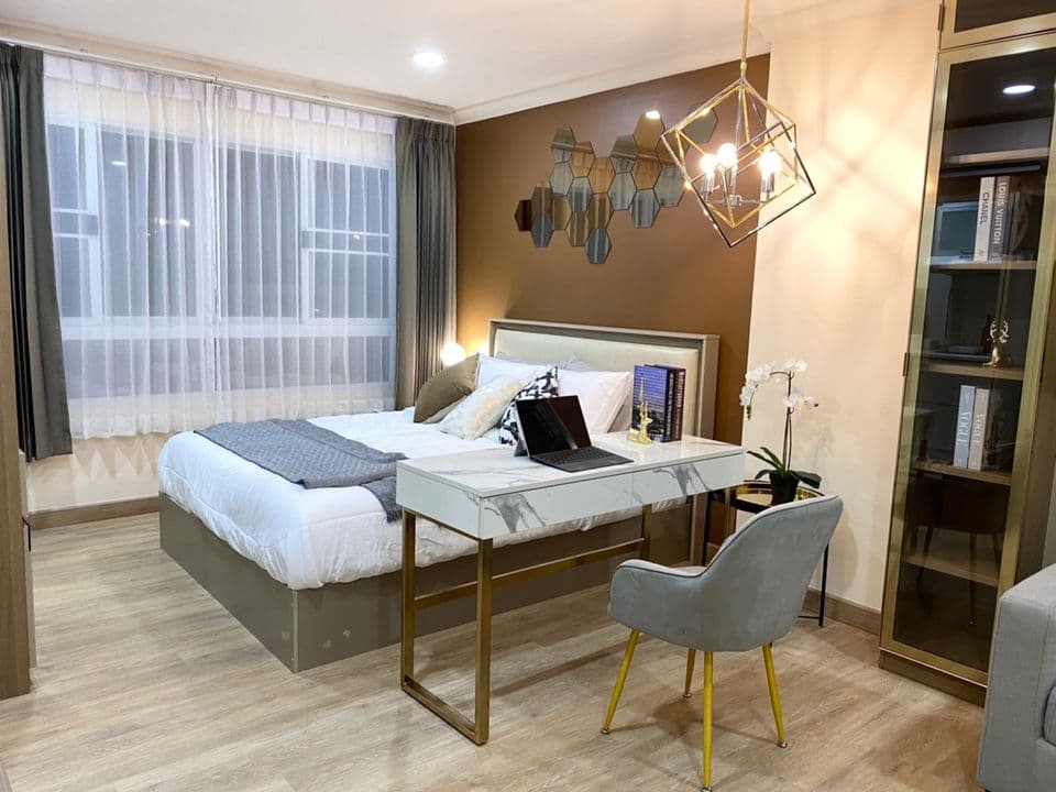 1708 – 168_living_room.jpg