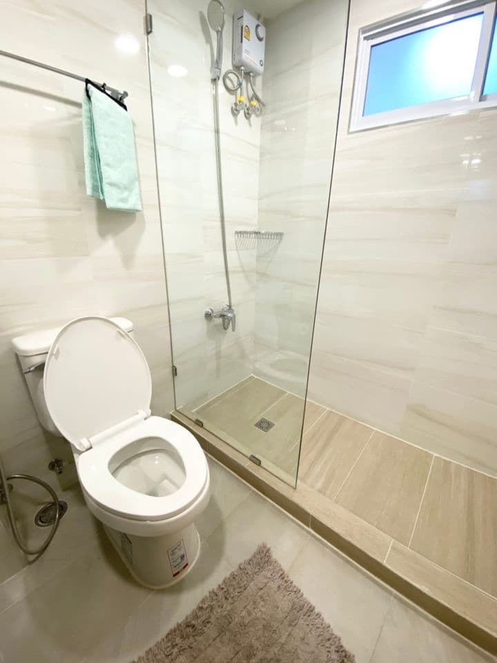 1708 – 332_bathroom.jpg