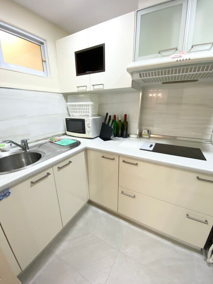 1708 – 428_kitchen.jpg