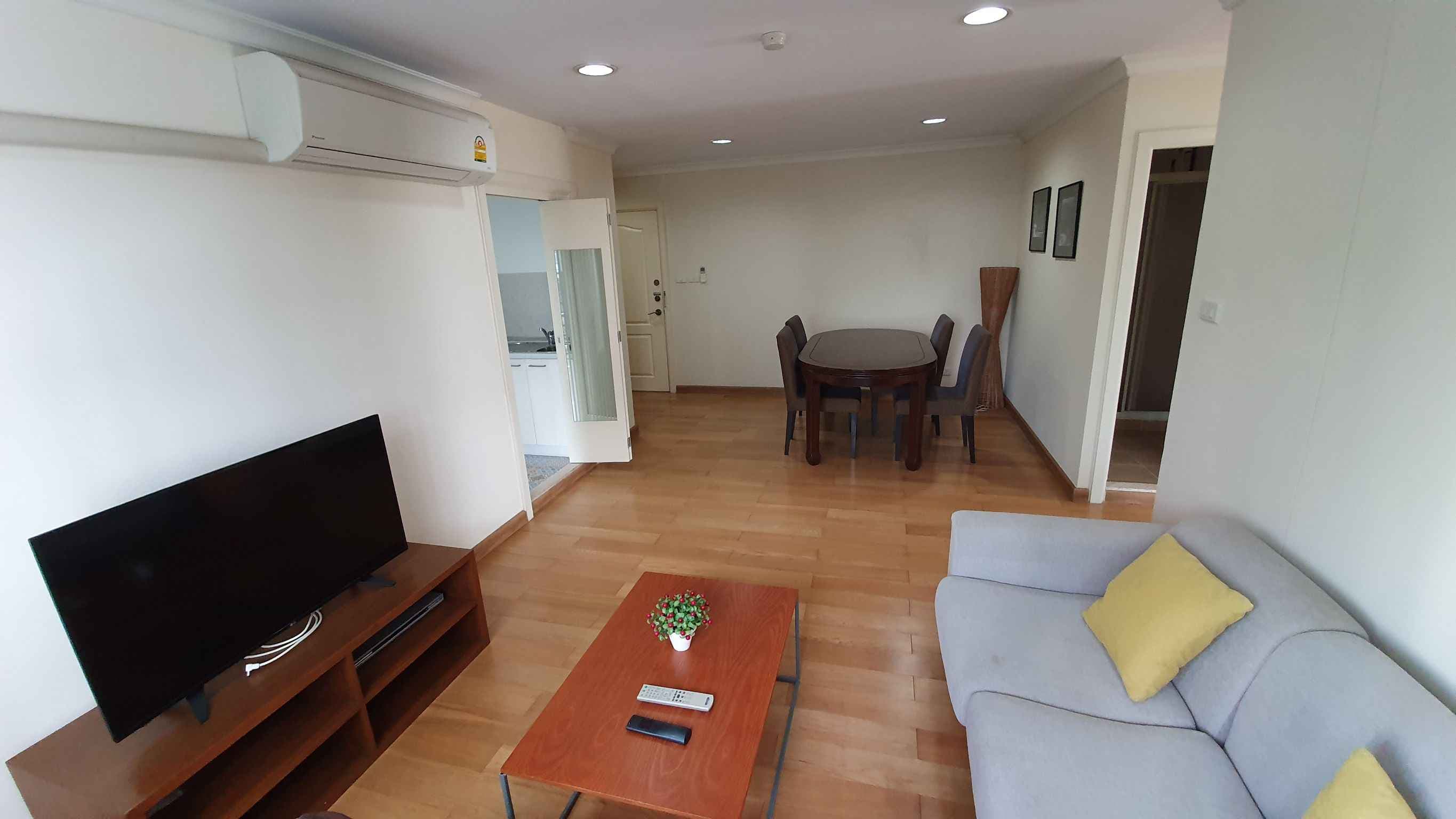 2028 – 169_living_room.jpg