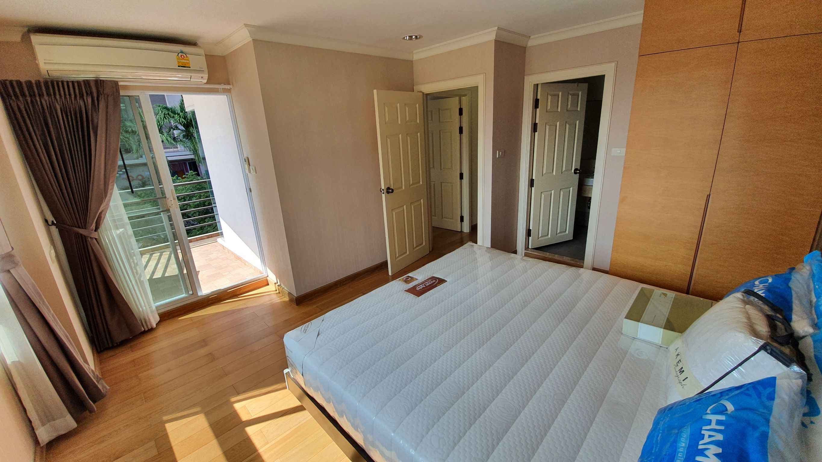 2028 – 202_bedroom.jpg