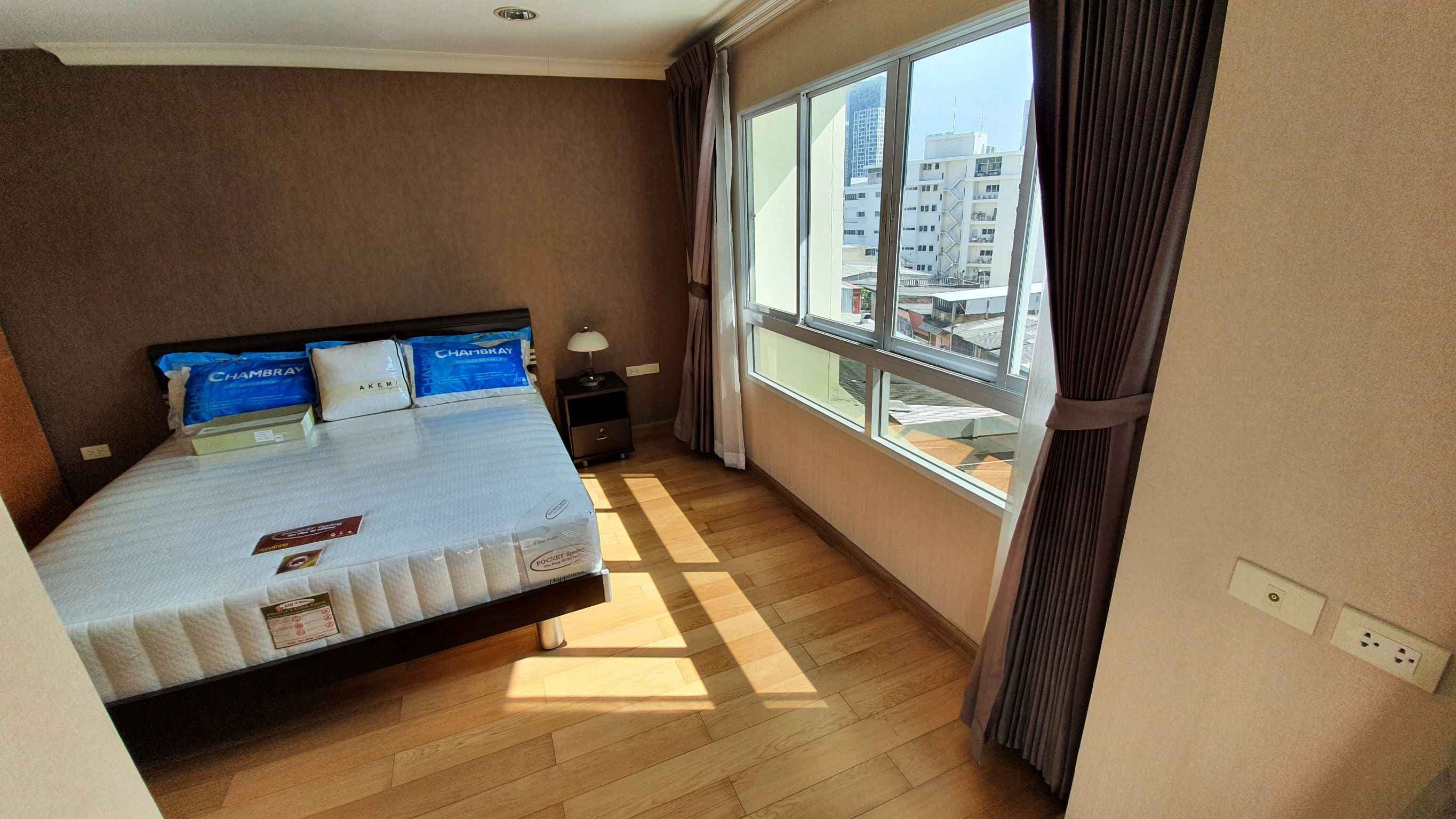 2028 – 205_bedroom.jpg